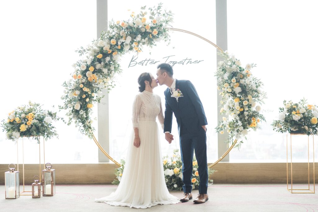 wedding tiktok tips kiss at ceremony