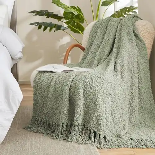 Amélie Home Summer Throw Blanket Chunky Fluffy Knit Throw Blankets Textured Mulberry Throw Blanket with Handmade Tassels Woven Luxury Farmhouse Throw for Couch Bed, Sage Green, 50x60